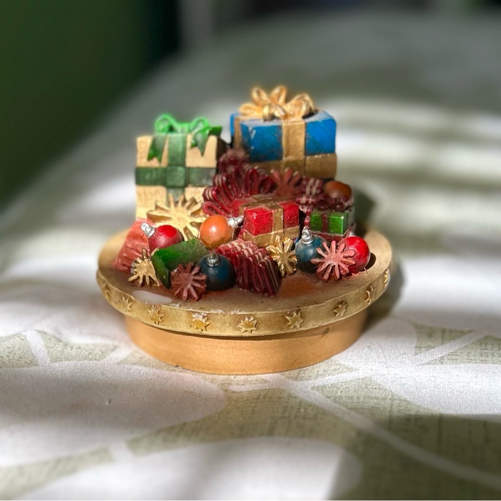 VTG 3D Textured Christmas Presents Holiday Unique Accent Decor Figurine Trinket - Picture 7 of 11